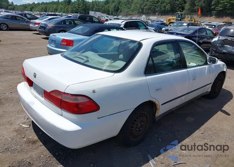 1998 Honda Accord Lx z USA, uszkodzony, nr VIN 1HGCG5641WA247516